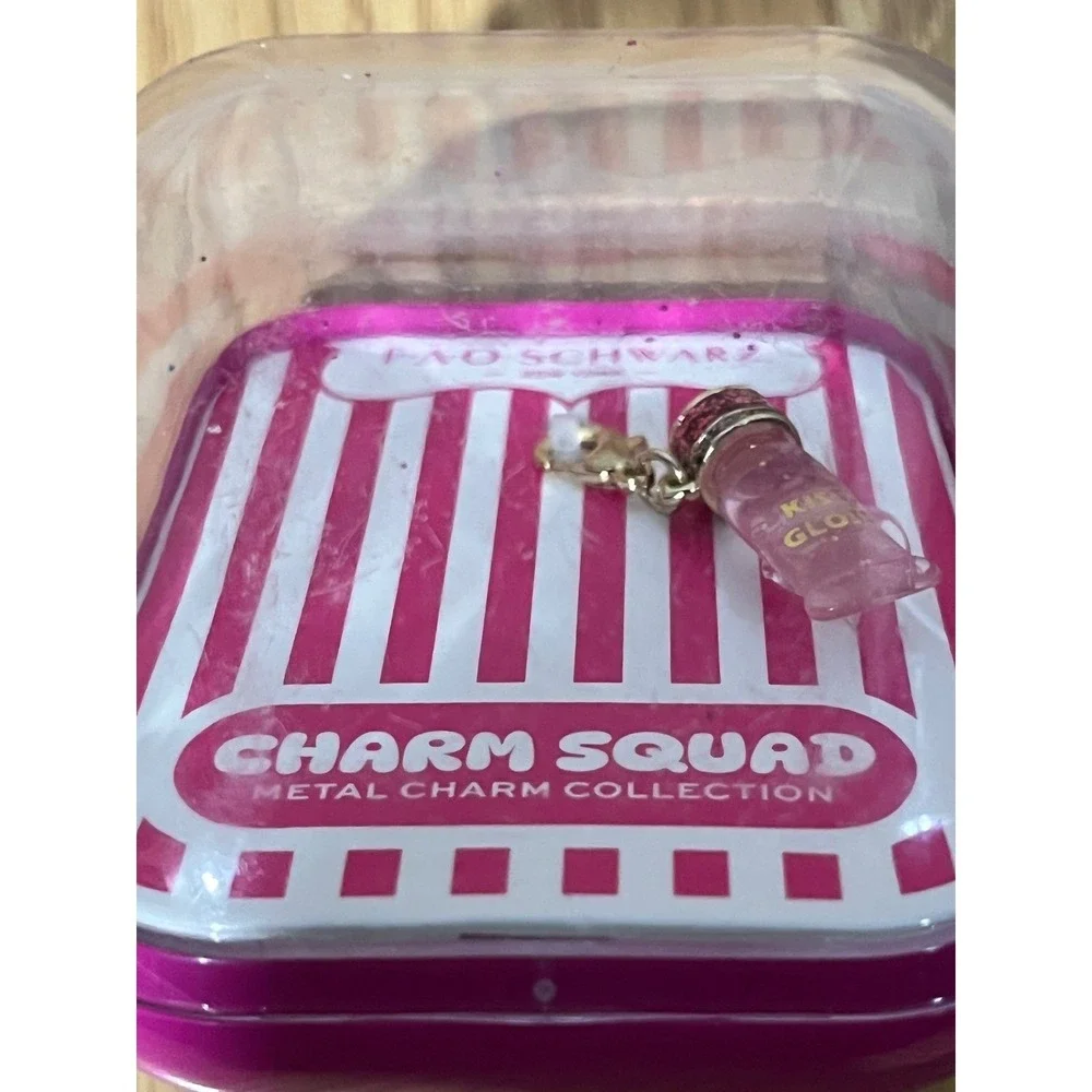 FAO Schwarz Charm Squad Kiss Gloss Lip Gloss Metal Charm Pink Gold Tone NEW